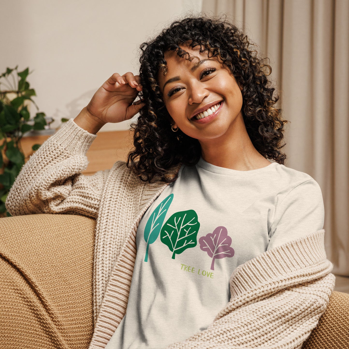 Women Tree love Tee