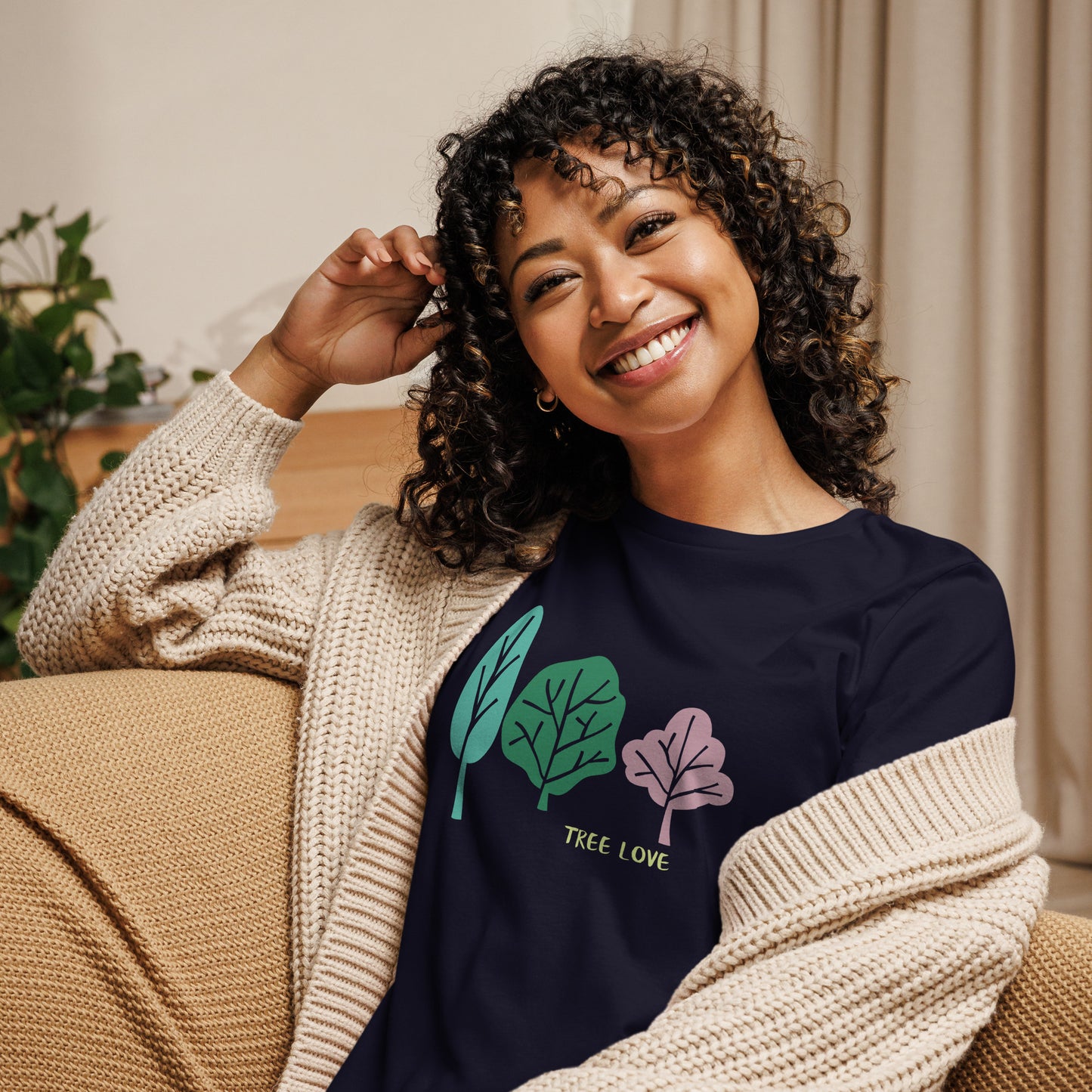 Women Tree love Tee